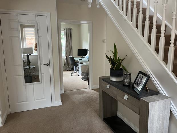 2AThrapstonRoadEntranceHall