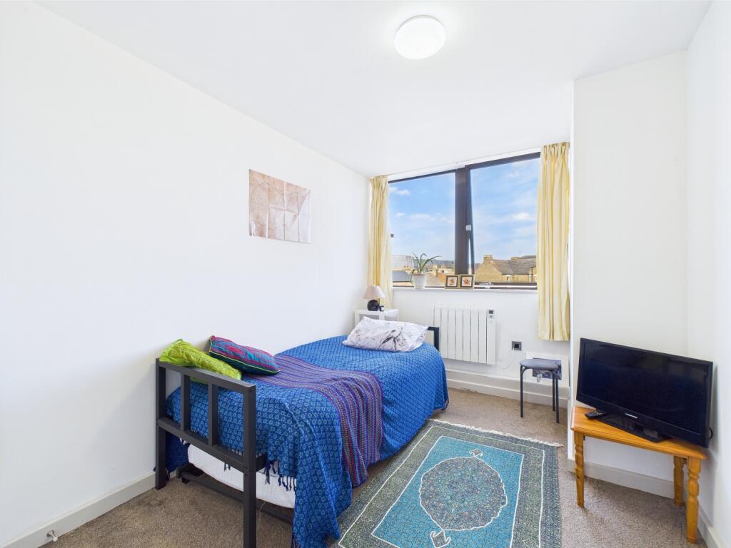 CAM01909G0-PR0331-STILL005