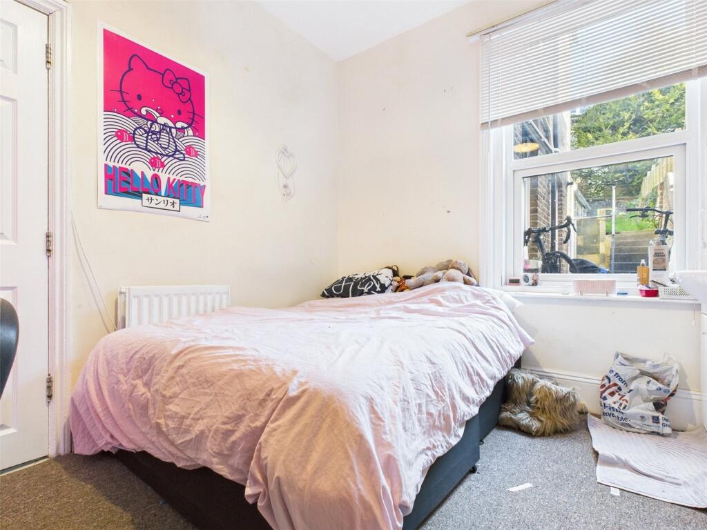 Bedroom-Room-To-Rent