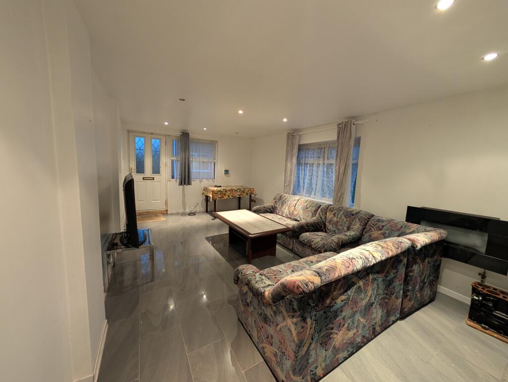 83 Hylion Road, West Knighton, Leicester, LE2 6JE