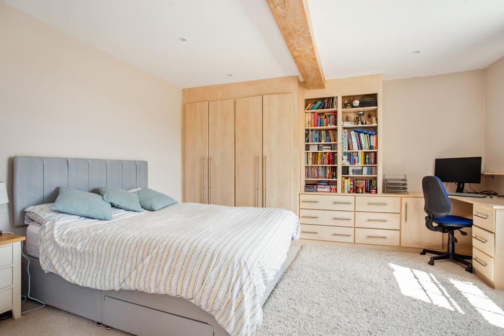 Stonehouse 303286 14 ENH.jpg
