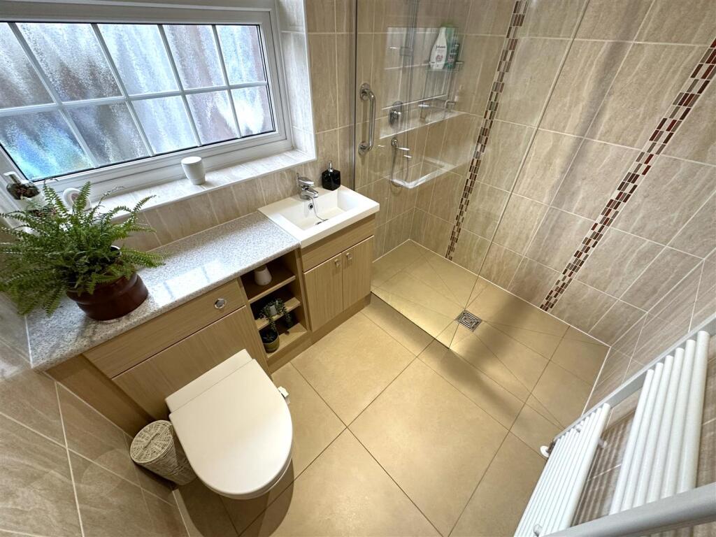 Stylish Shower Room 976