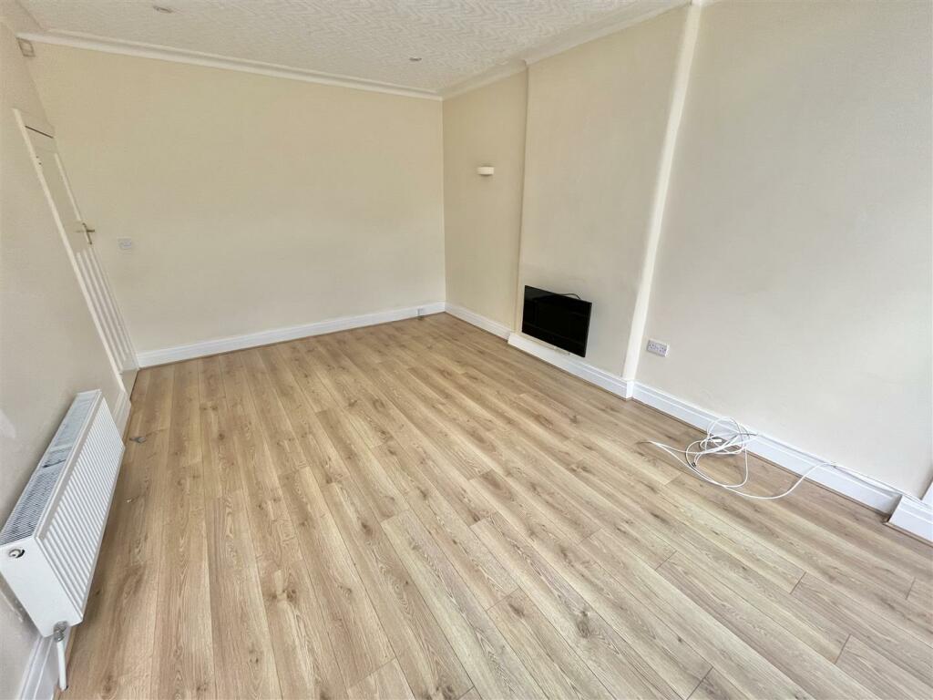 Sitting Room Aspect 2.jpg