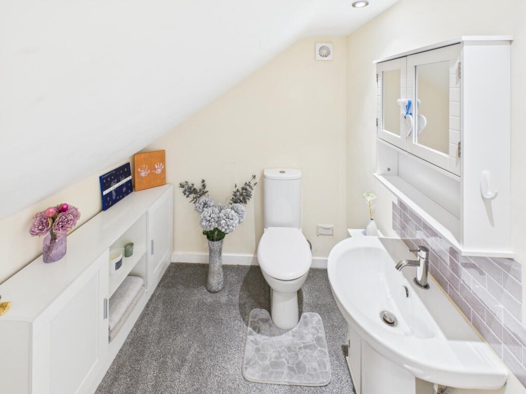 CAM04233G0-PR0019-STILL019