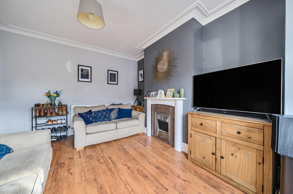 1359773-3-68dabf3...