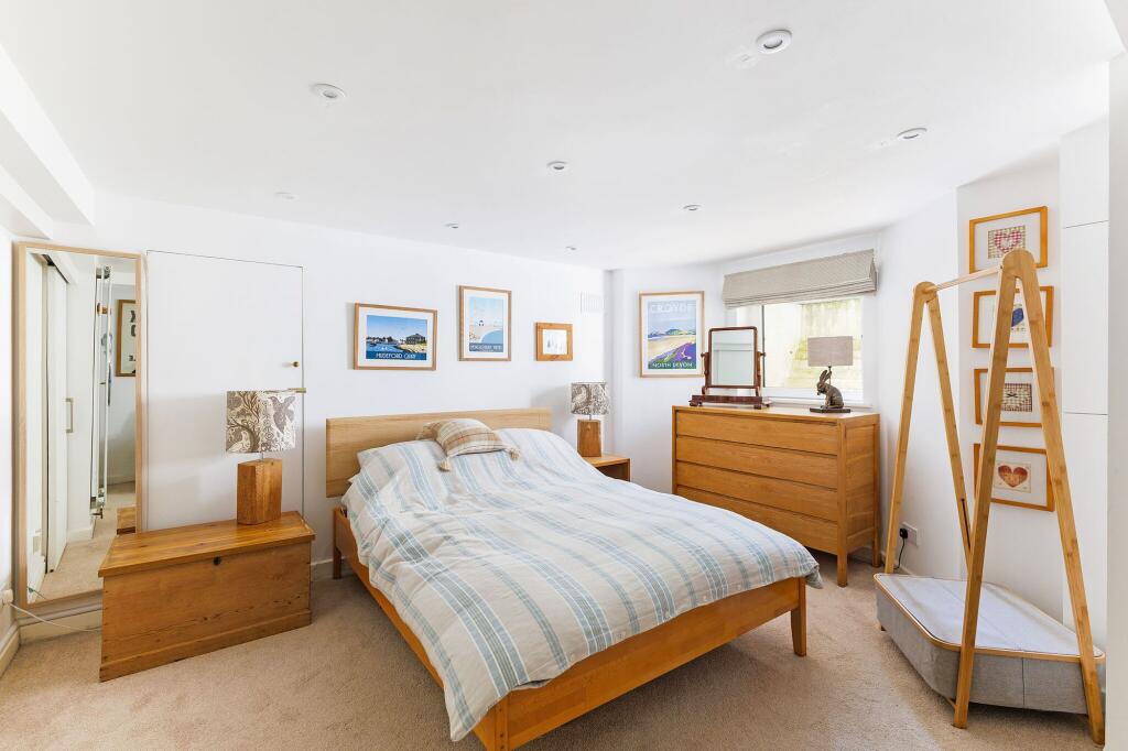 Occasional bedroom / office