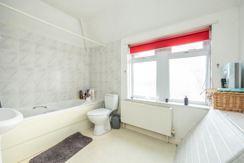 23 Buckingham Road, MK18 2QA-10