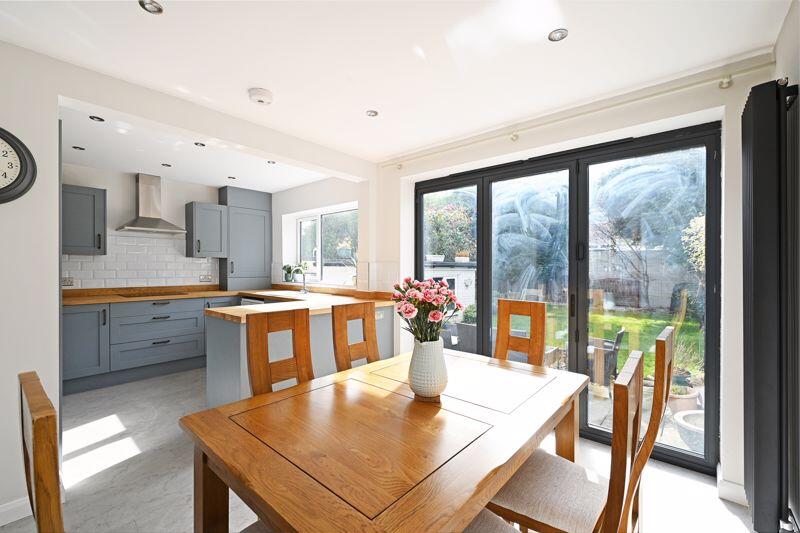 Kitchen / Dining room 