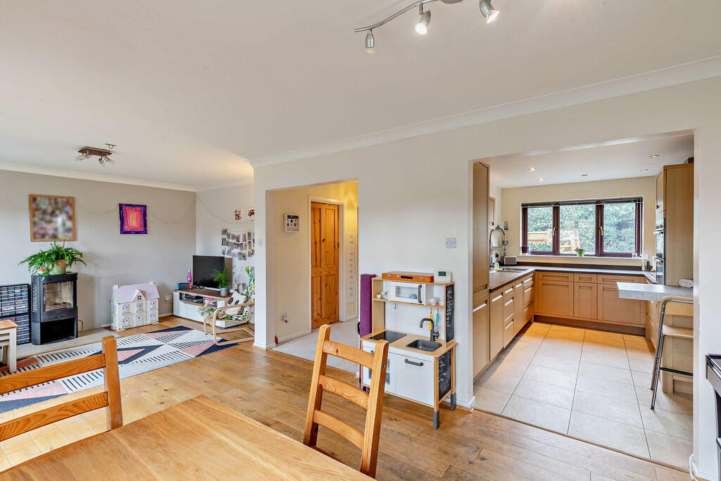 8639254-interior0...