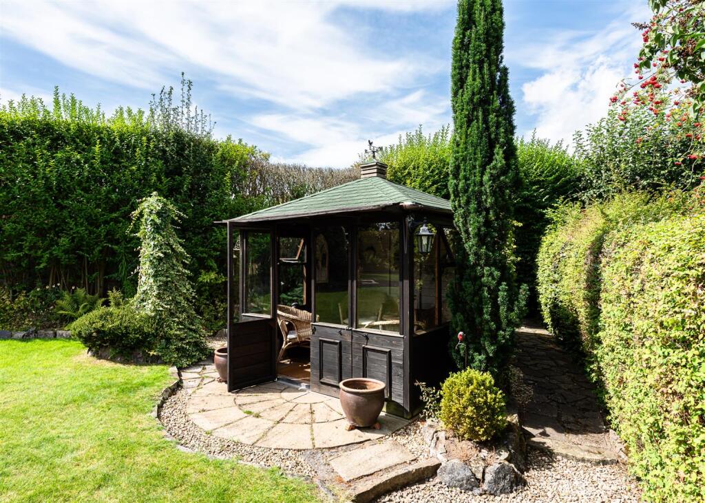8 Crockington Close-Garden 4.jpg