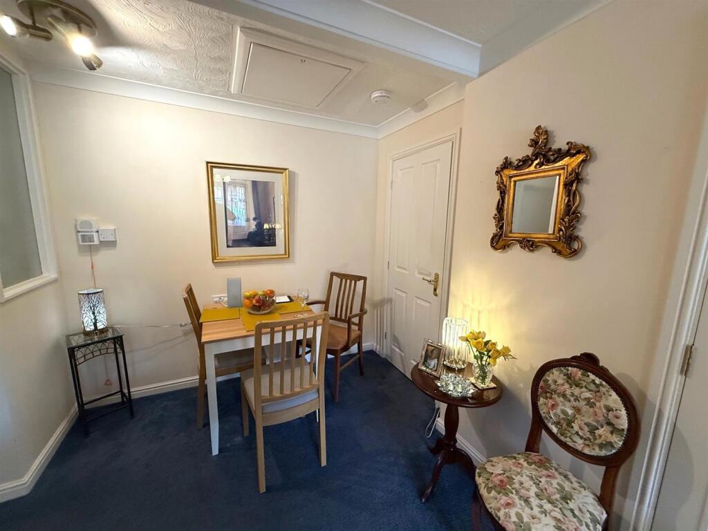 dining room 1 .jpg