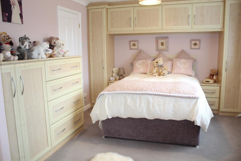 Bedroom 1 Picture 3