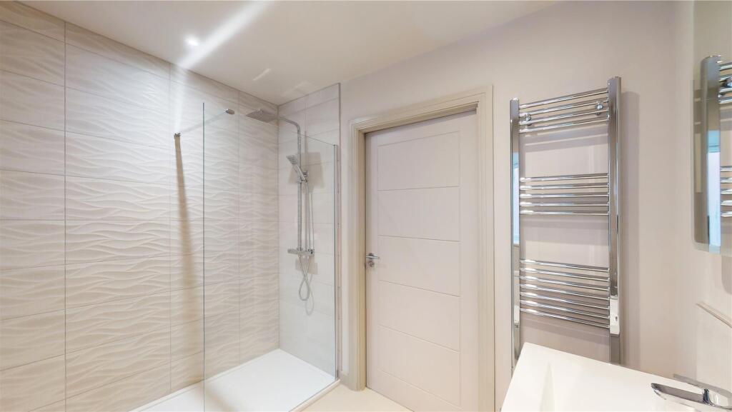 King Edwards Fields 5 Bedroom Two En Suite Shower 