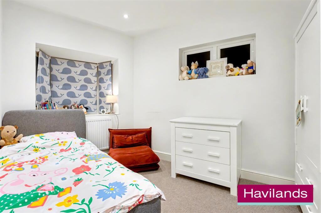 Hoodcote Gardens N21 2NE-3.jpg