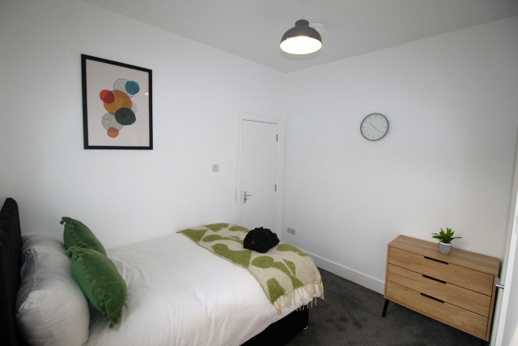Bedroom (b) 