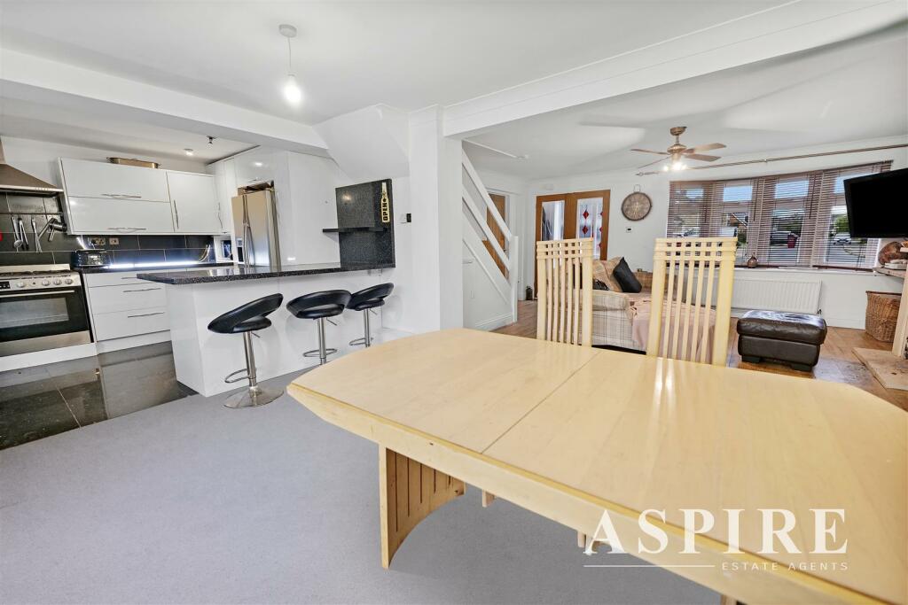 ASPIRE ESTATE AGENTS BENFLEET13.jpg