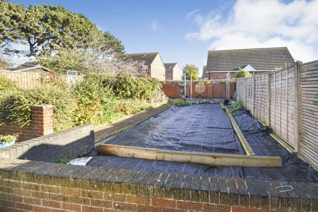 REAR GARDEN 1