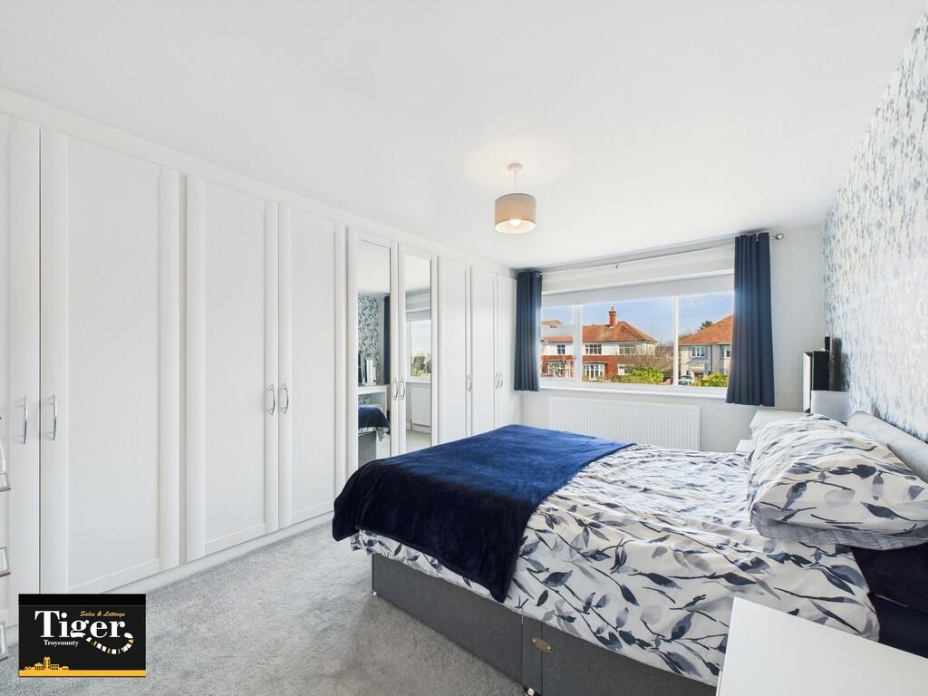 CAM02176G0-PR0523...