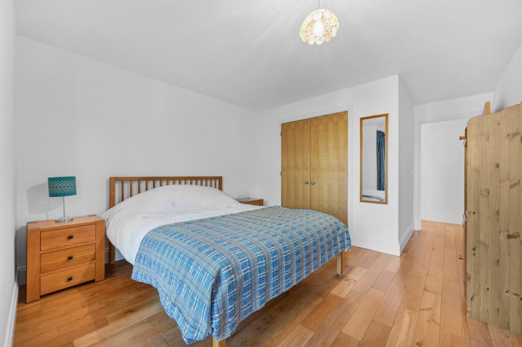 St. Davids Square, 
Cubitt Town, E14