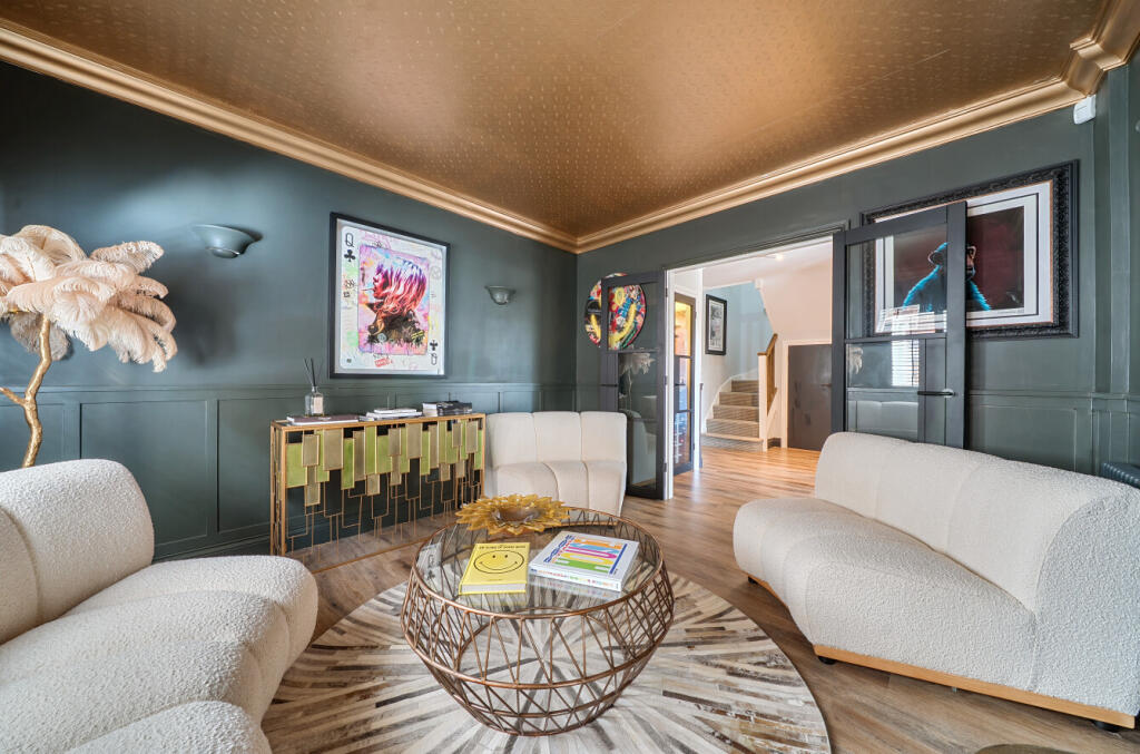 1319669-11-686d5b...