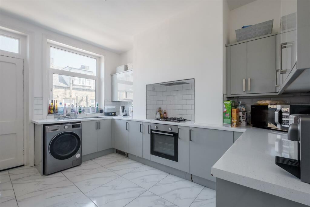 kitchen 3.jpg