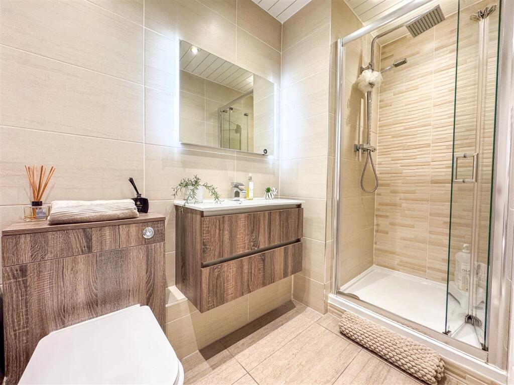 En-Suite 1
