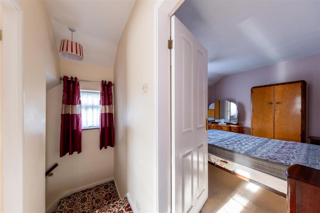 3 Chestnut Close-020.jpg