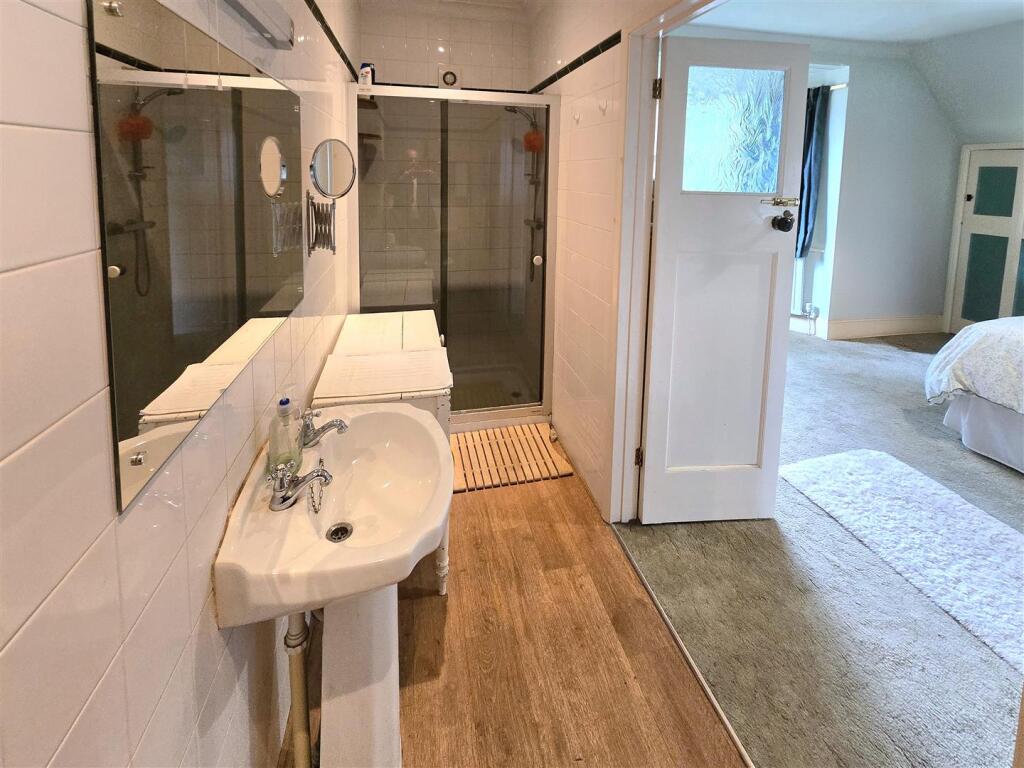 Ensuite