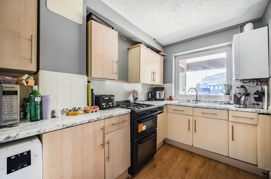 1307011-15-6853d9...