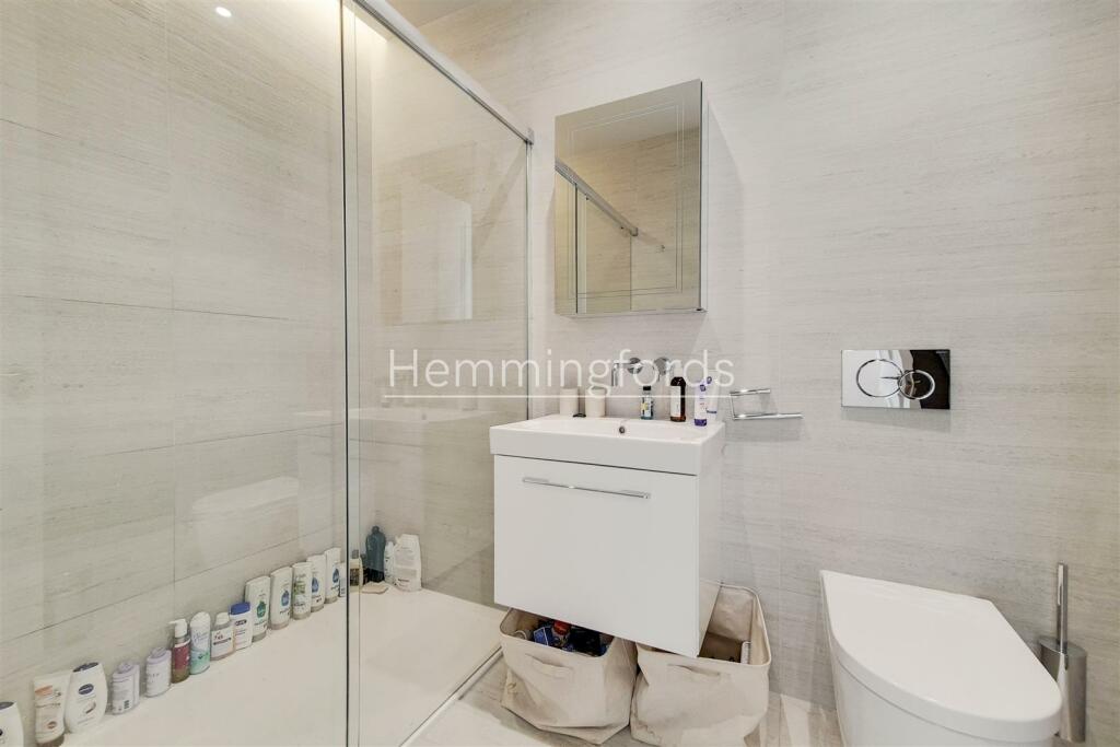 6_Bathroom-0.jpg