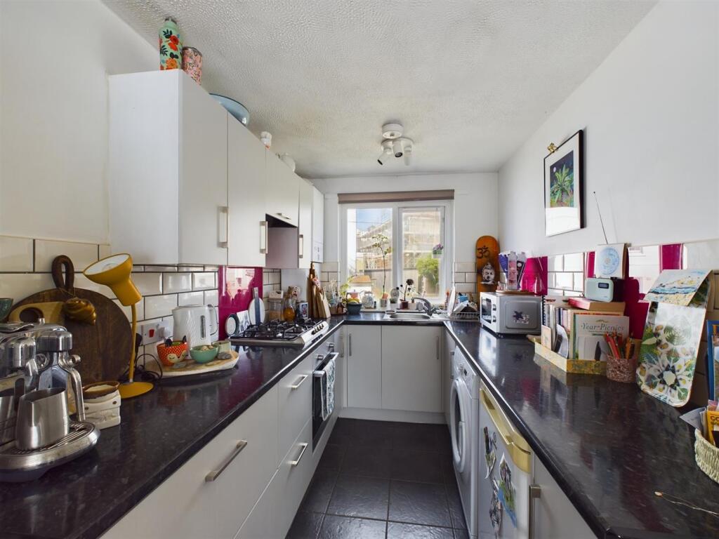 28 Coastline Court Kitchen