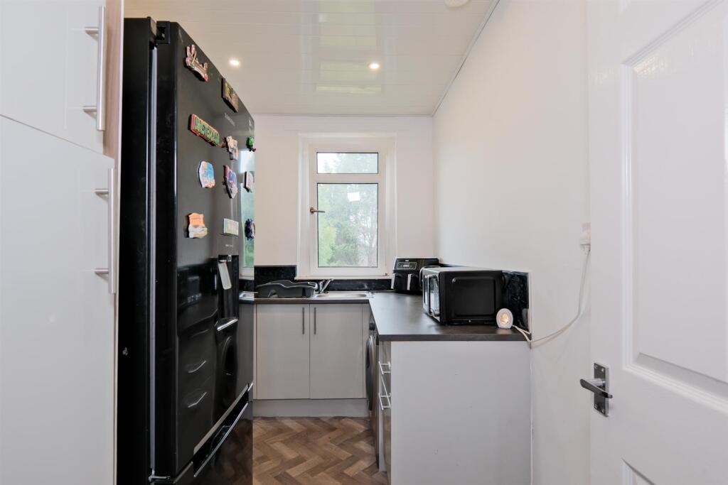 007-81 Ivanhoe Crescent, Wishaw, ML2 7DT.jpg