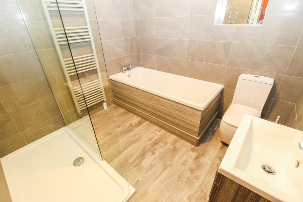BATHROOM/W.C.