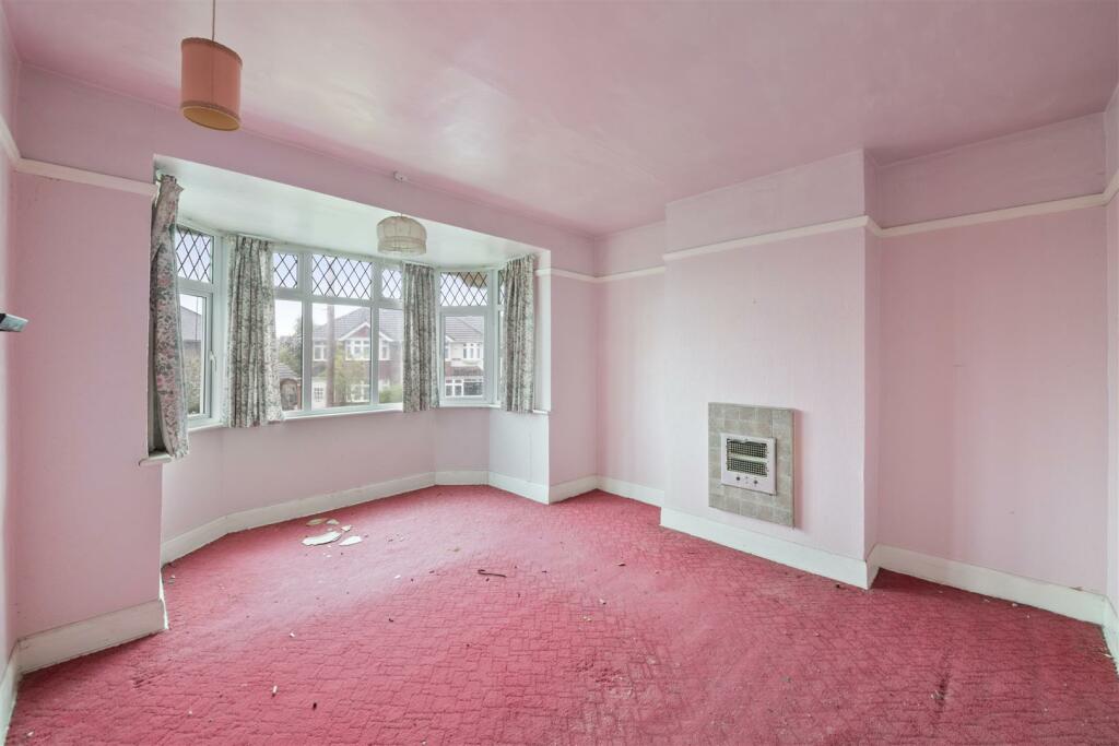 Bedroom 1.JPG