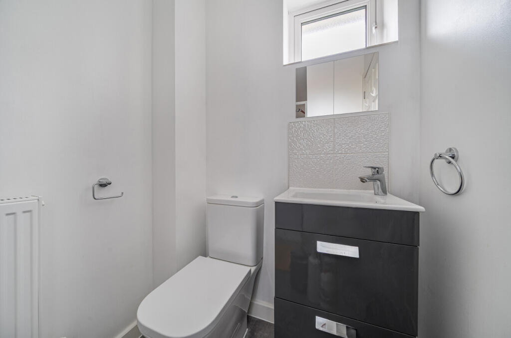 1385030-17-6925f4...