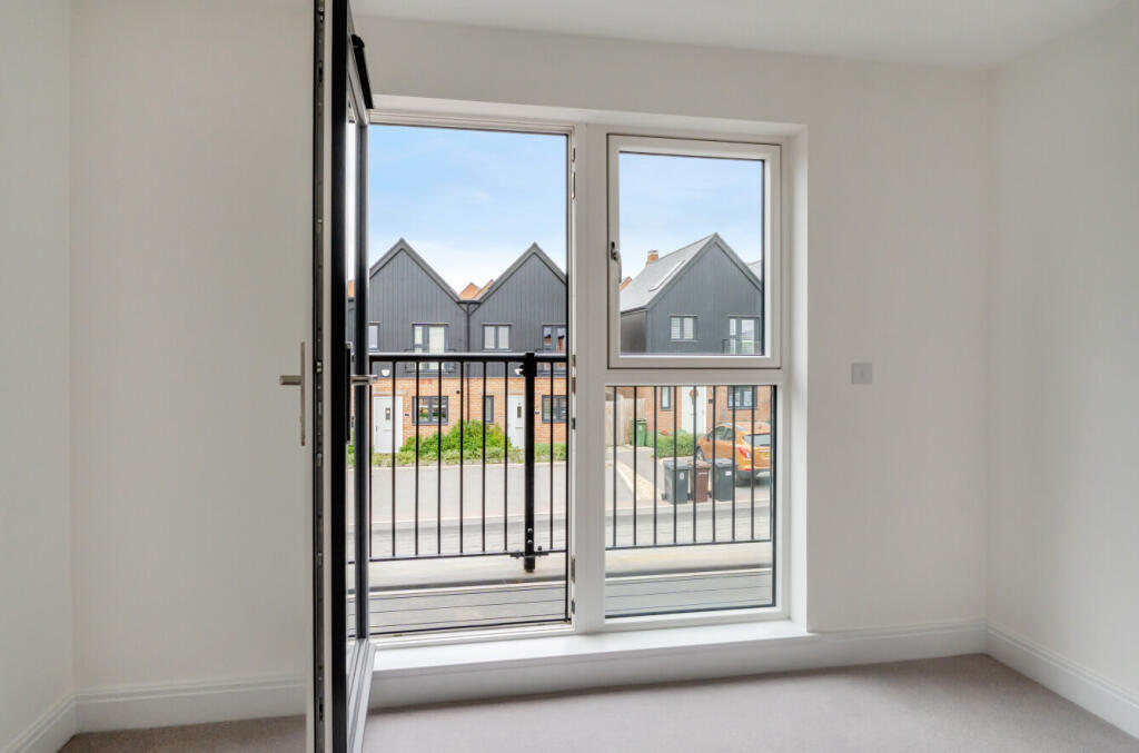 1369887-3-68ef85b...