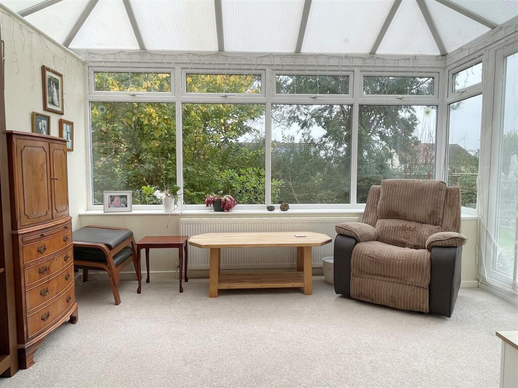 Fam Room - Conservatory 1.JPG