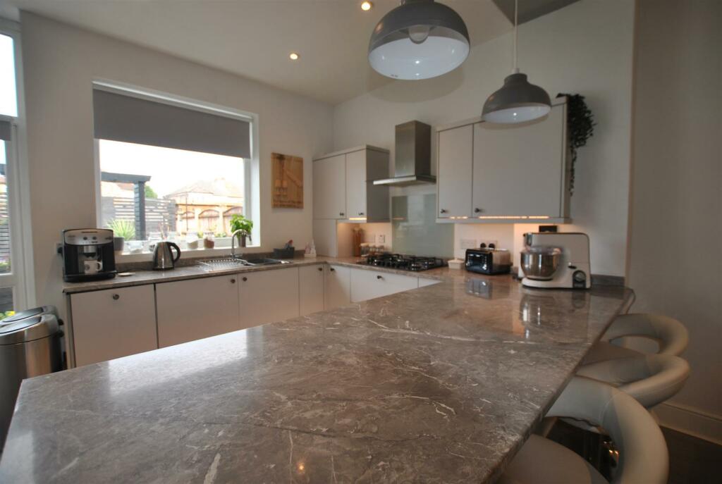 OPEN PLAN KITCHEN/LIVING ROOM