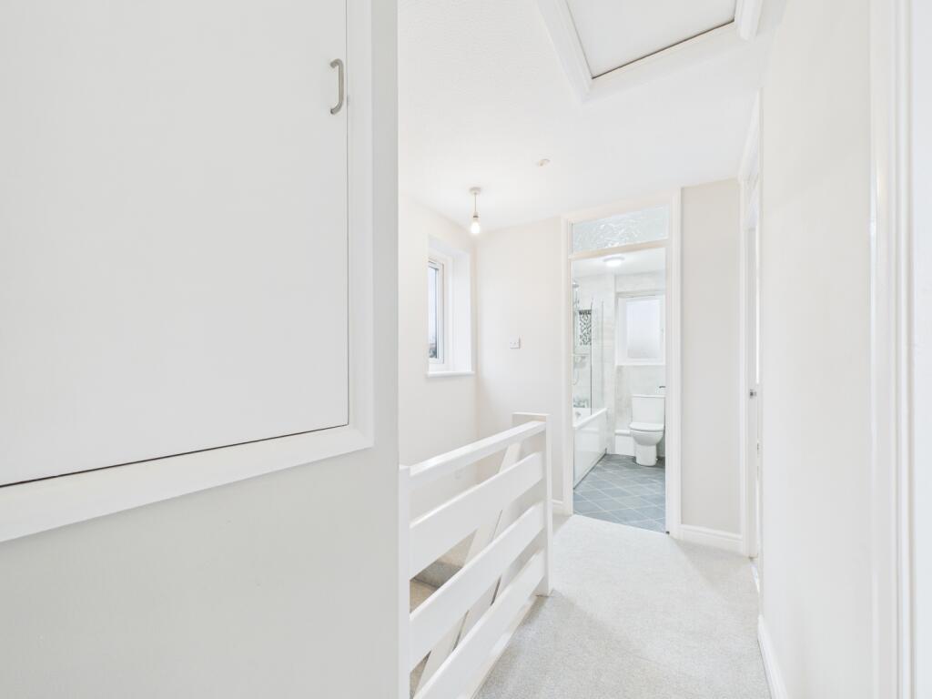 CAM02023G0-PR0184-STILL034