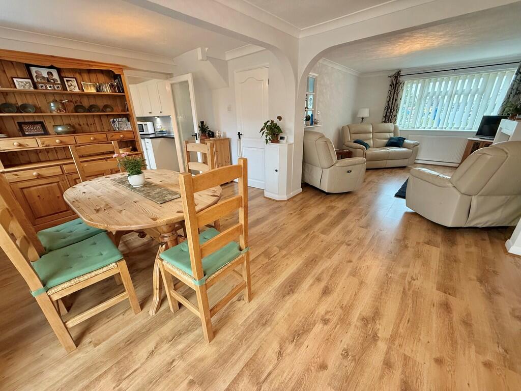 121 Mallon Dene L...