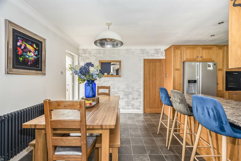 KITCHEN / DINER