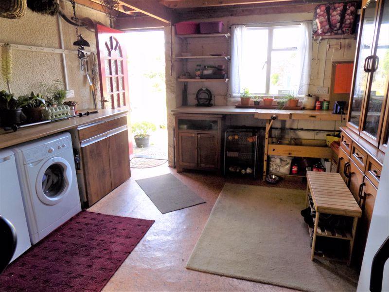 Garage with Ut...
