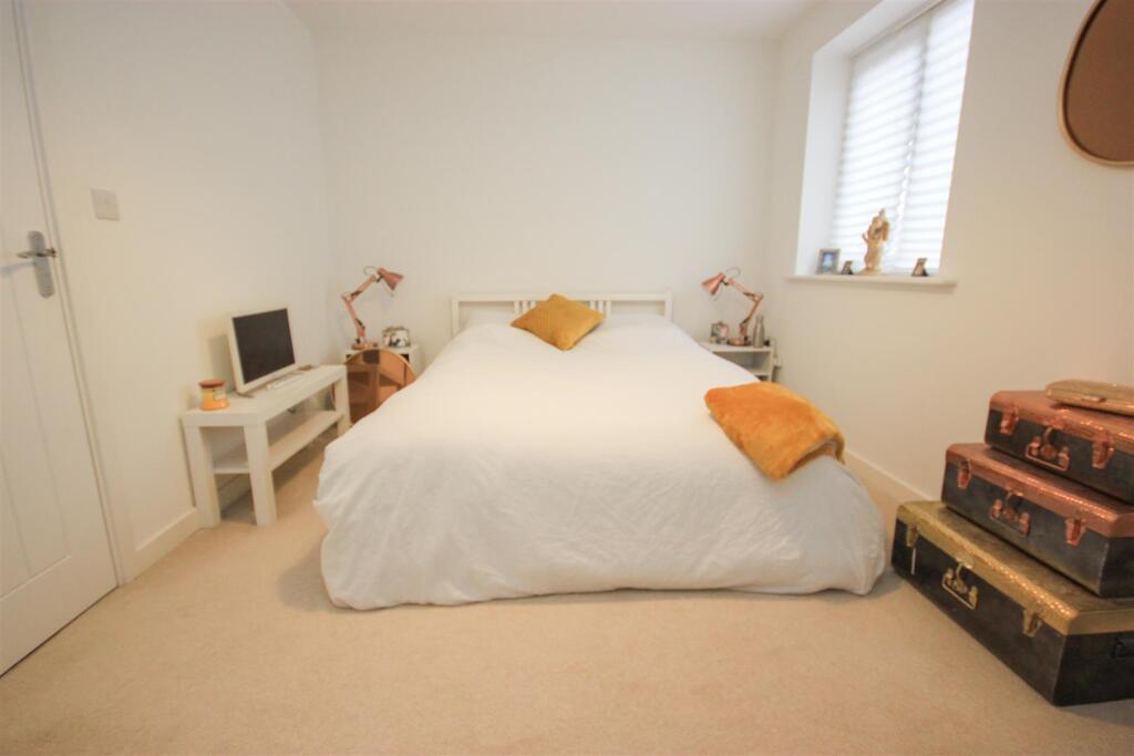 Bed 2a.jpg