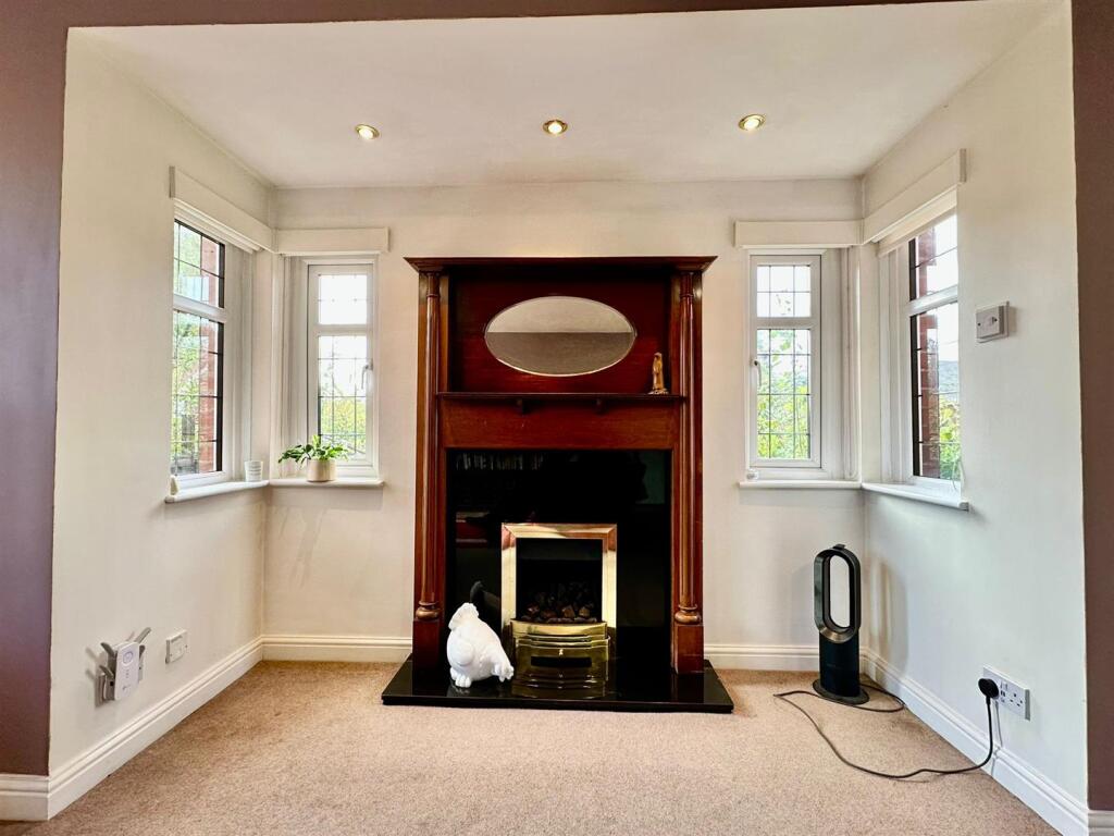 WhatsApp Image 2025-10-06 at 12.02.36_90376522.jpg