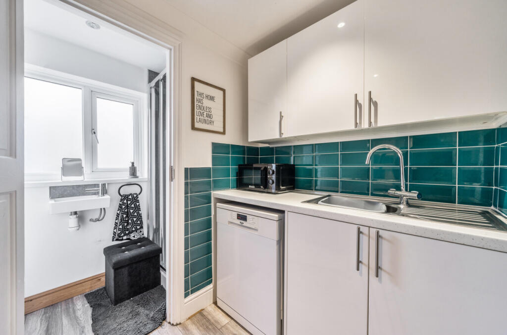 1300143-6-683edea...