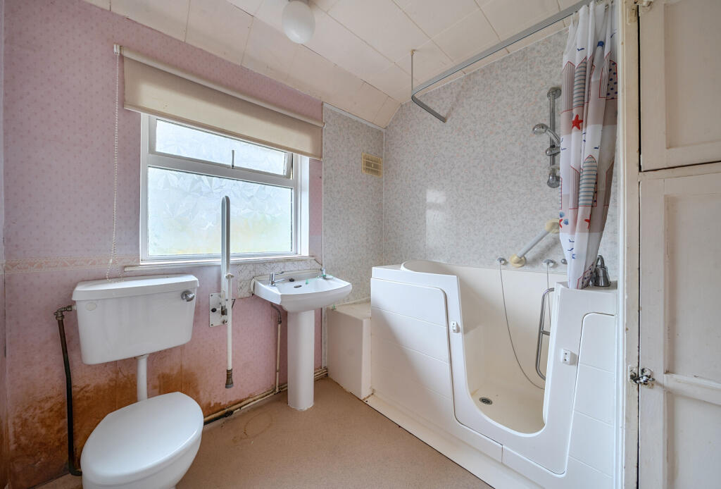 1376838-4-690cc92...