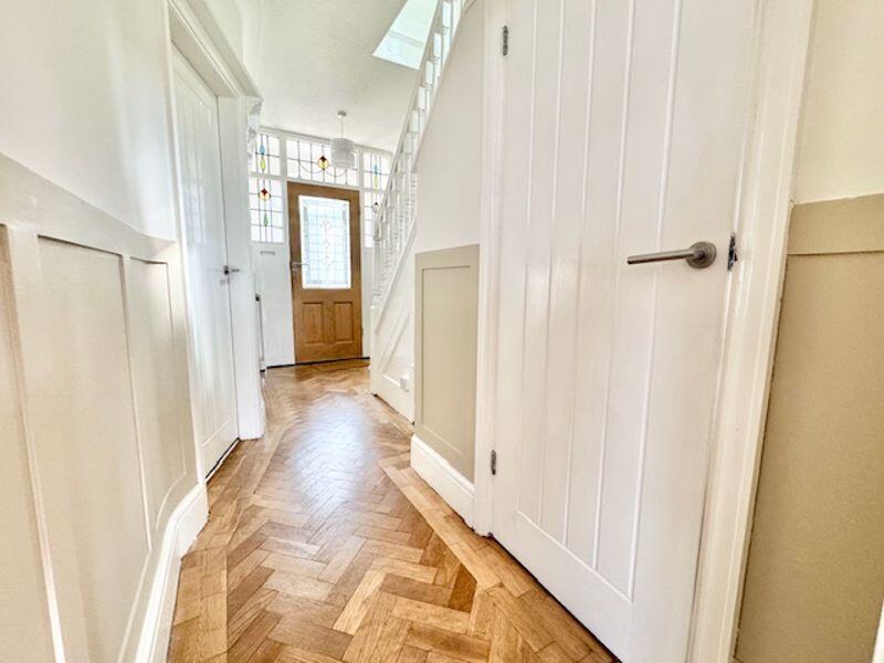 Entrance hall view 2