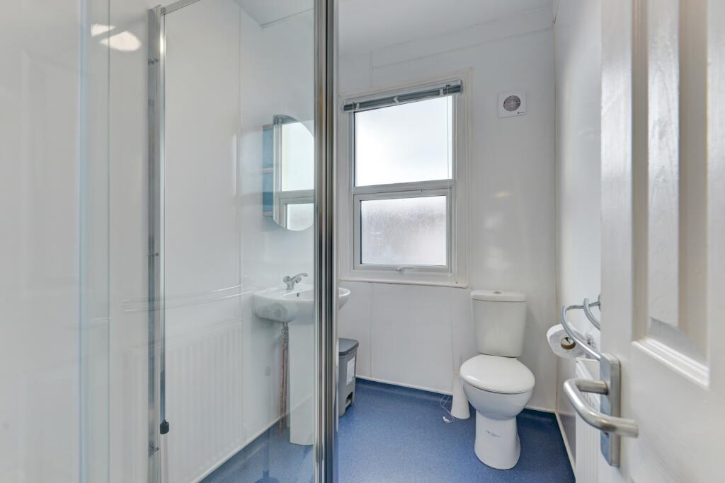 28 Gordon Road Bathroom