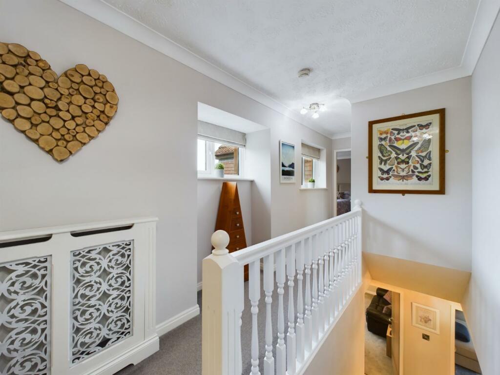 FIRST FLOOR LANDING