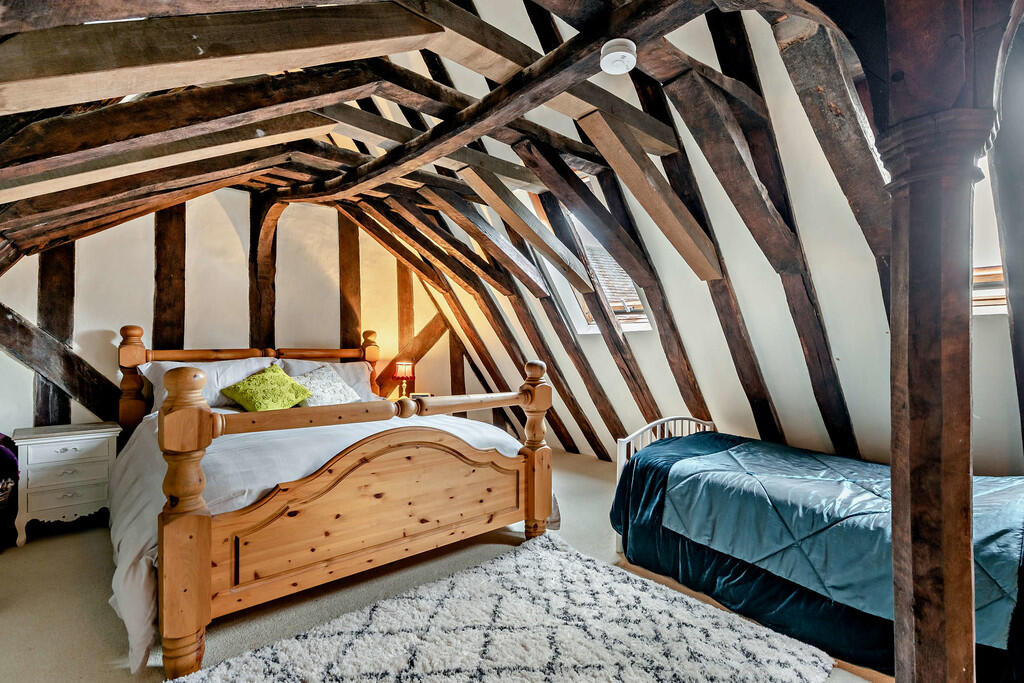 8598428-interior2...